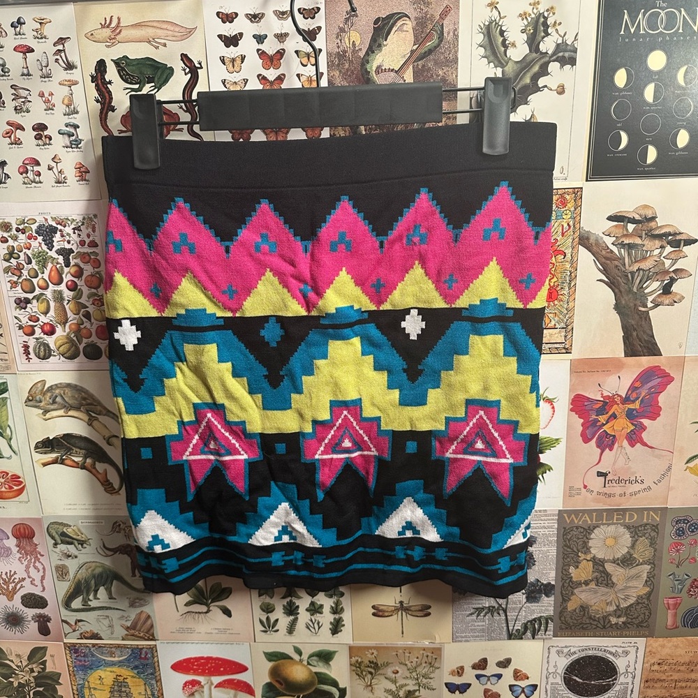 Large MaterialGirl tight fitting skirt.Abstract colourful design.Great condition